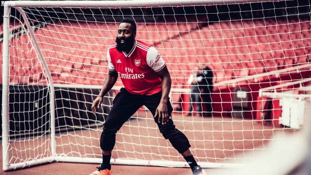 哈登与40激战阿森纳分钟，出色防守胜负难料！，穆雷焦点对战赢得满堂喝彩-AYX SPORTS